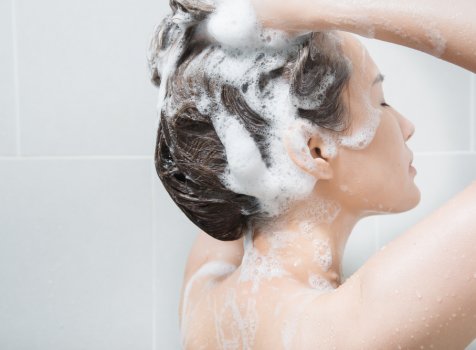 如何去除油膩頭髮：頭皮護理DIY技巧分享