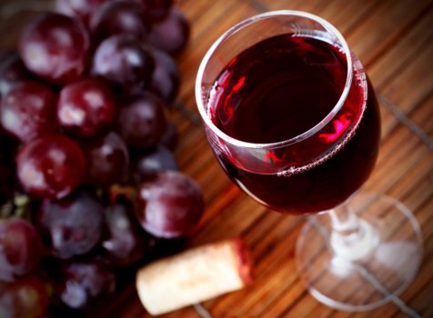 聽過喝葡萄酒能養顏美容？白藜蘆醇3種功效介紹
